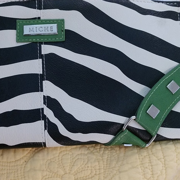 Miche Clutches - Picture 4 of 4
